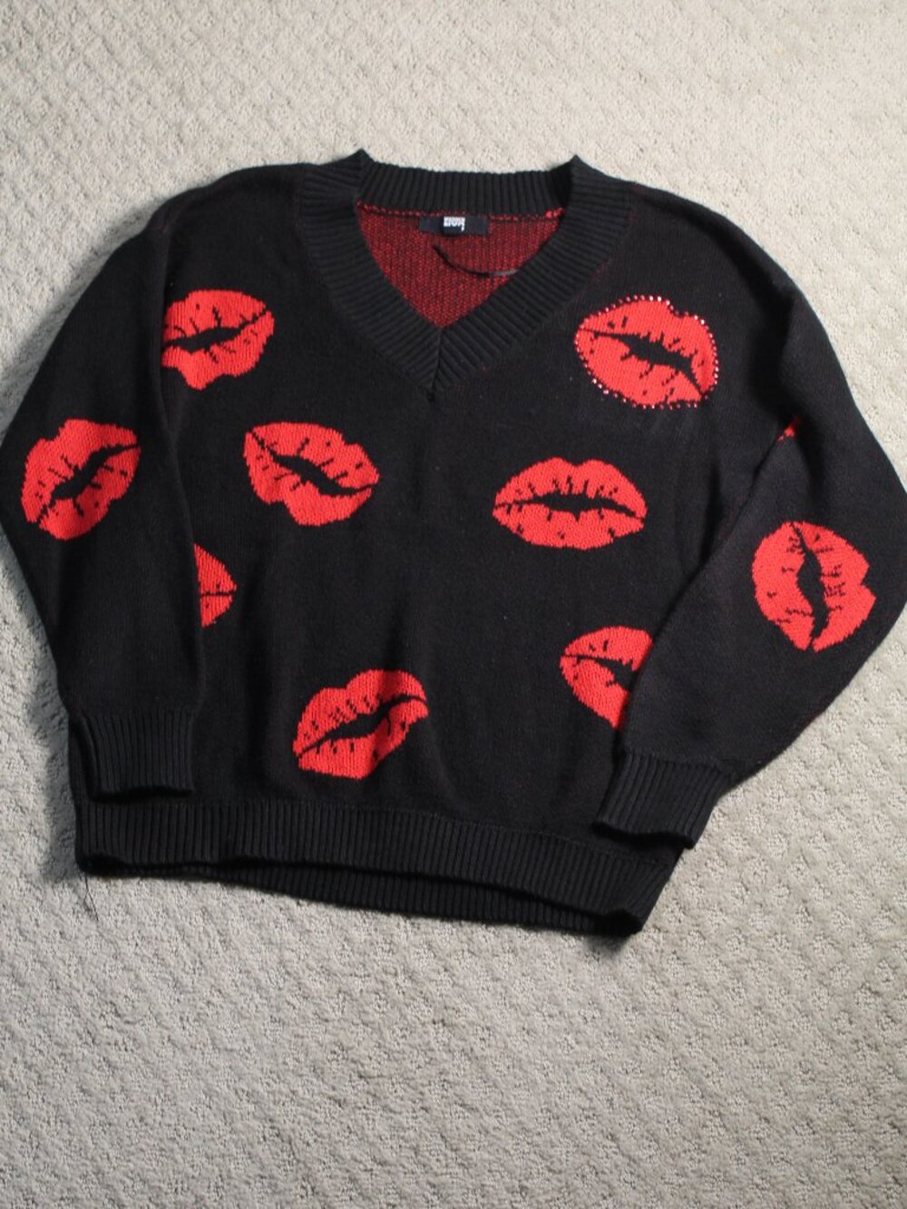 Madden NYC Size S Black Red Lips Sweater